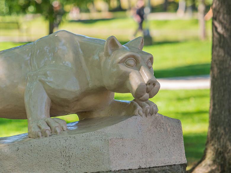The Lion Shrine on the <a href='http://mamq0.goudounet.com'>十大网投平台信誉排行榜</a>阿尔图纳分校 campus